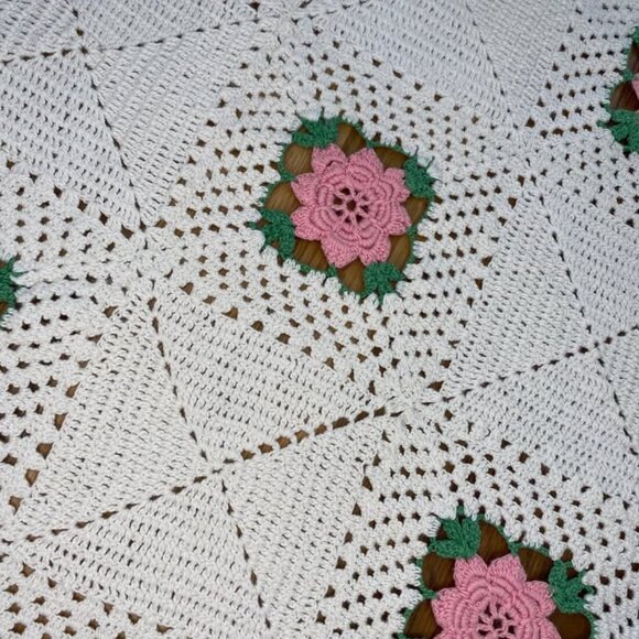 Vintage Hand Made White with Pink Rose Crochet Blanket - Picture 4 of 6